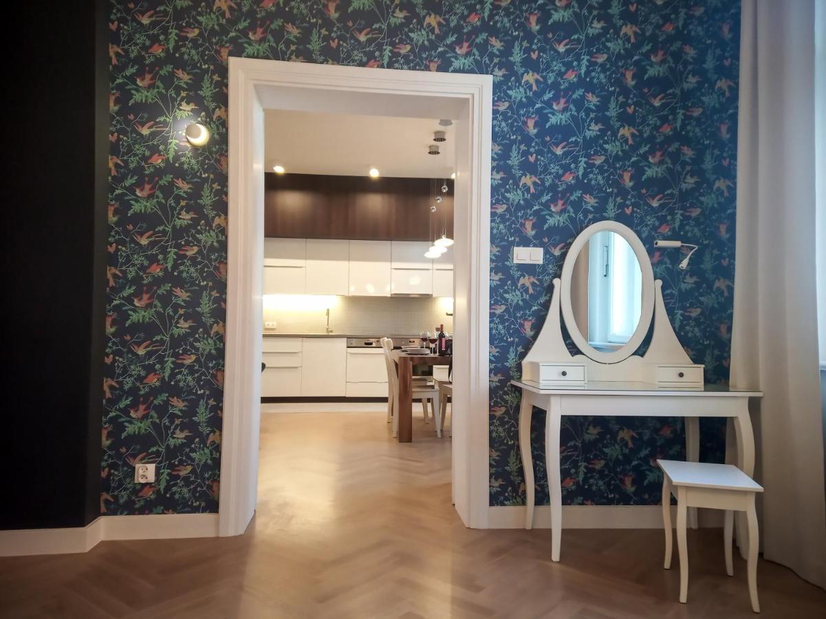 Dominican Square By Hashtag Apartment *